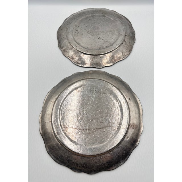 Antique Gemetal Old Tavern Pewter Plate Collection 5pc Set For Sale In Palm Springs - Image 6 of 11