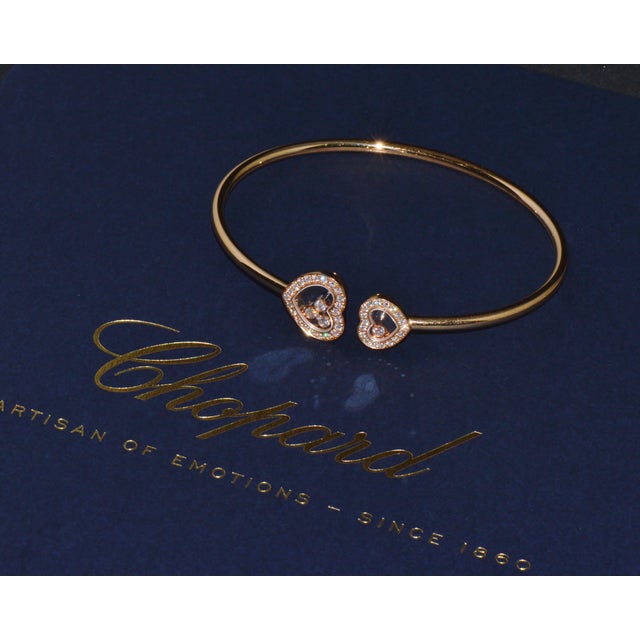 This exceptional Chopard Happy Diamonds Icons bracelet is a timeless expression of Swiss luxury, innovation, and...