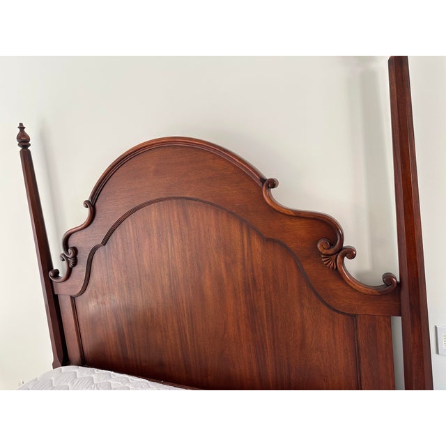 Item: Lexington King Bed Details: Signed Lexington Great Designer Look/Quality Piece Beautiful Look Victorian Style Great...