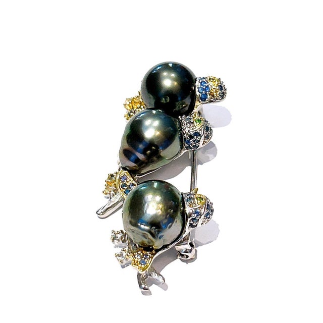 Bochic “Orient” Vintage Sapphire & Black South Sea Pearl Brooch Set In 18K & Sil For Sale - Image 9 of 9