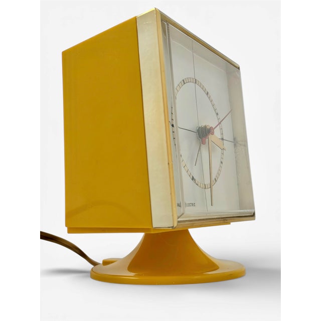 Mid 20th Century General Electric Tulip Base Yellow Electric Desk Clock MCM For Sale - Image 11 of 12