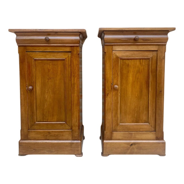 Early 20th Century French Provincial Walnut Nightstands, 1920, Set of 2 For Sale