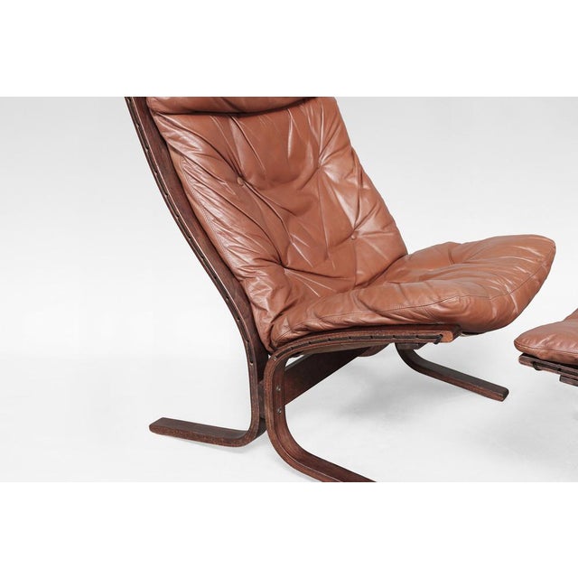 Ingmar Relling Set of Cognac Leather Highback Siesta Chair and Ottoman by Ingmar Relling for Westnofa, 1970s For Sale - Image 4 of 9