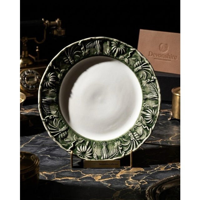 Les-Ottomans Italian Ceramic Tropical Jungle Relief Plate – Hand-Painted Green & White For Sale - Image 9 of 9