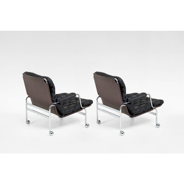 Bruno Mathsson Karin Lounge Chairs in Black Leather by Bruno Mathsson for Dux, Set of 2 For Sale - Image 4 of 6
