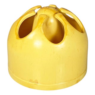 Italian Space Age Pistil Shape Light Yellow Plastic Umbrella Stand, 1970s For Sale