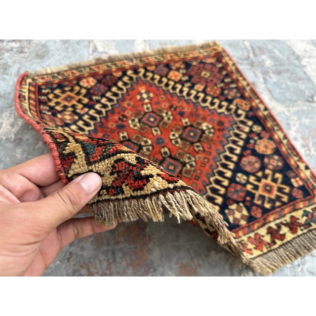 This Antique rug would make a beautiful decor addition to your house. This is composed of 100% wool and is carefully hand-...
