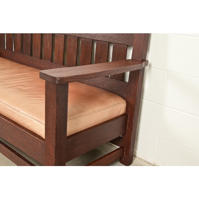 Early 20th Century Stickley Brothers Style Antique Mission Oak Arts & Crafts Open Arm Settle Sofa, Circa 1910 For Sale - Image 5 of 14