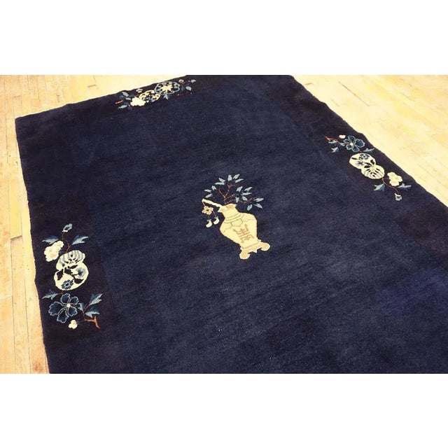 1920s Blue Navy Vase Minimalist Antique Chinese Peking Knotted Wool Rug Carpet For Sale - Image 4 of 15