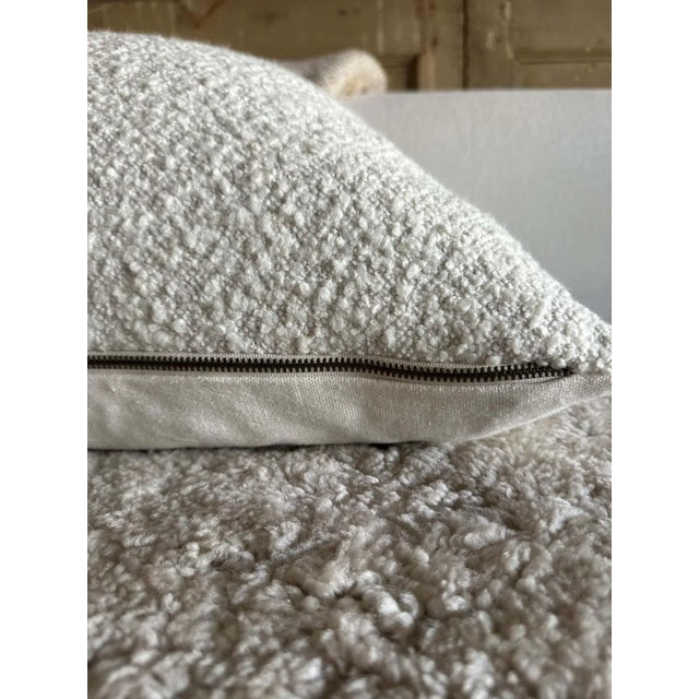 French Wooly Boucle and Linen Accent Pillow Blanc For Sale In Los Angeles - Image 6 of 7