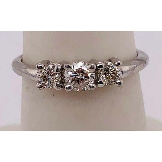 Metal 14 Karat Gold Three-Stone Diamond Engagement Anniversary Bridal Ring 0.75 TDW, Size 6.25 For Sale - Image 7 of 10