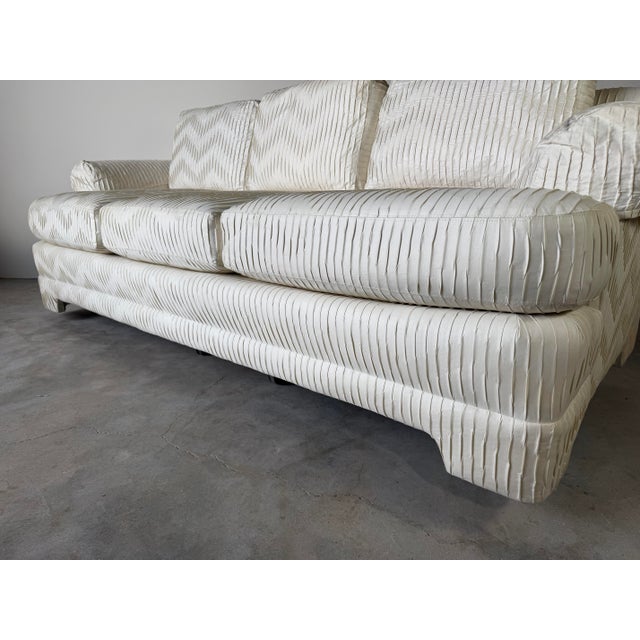 1980s Vintage Century Furniture White Textured Fabric Three-Seater Sofa For Sale - Image 5 of 18