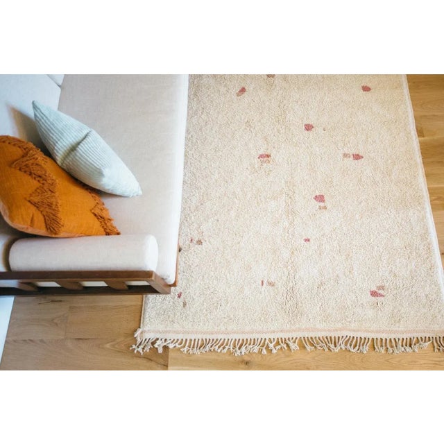 Handmade-To-Order Natural White Moroccan Wool Rug With Beige and Rose Pebble Pattern - 9x12 Ft For Sale - Image 10 of 13