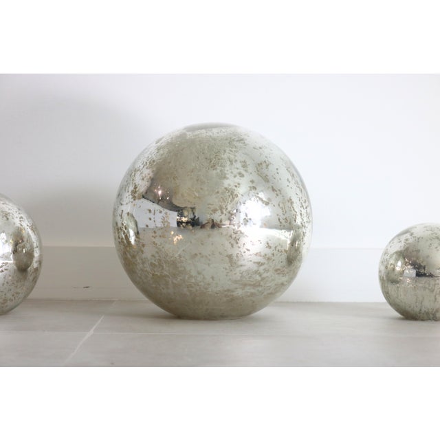 1990s 1990s Pottery Barn Set of 3 Mercury Glass Globes – Vintage Decorative Spheres in Small, Medium, and Large For Sale - Image 5 of 9