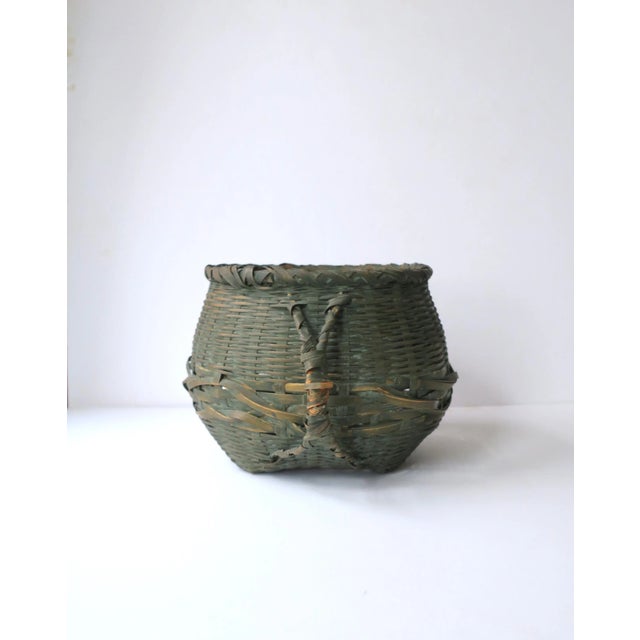 Mid 20th Century Wicker Green Splint Basket For Sale - Image 5 of 11