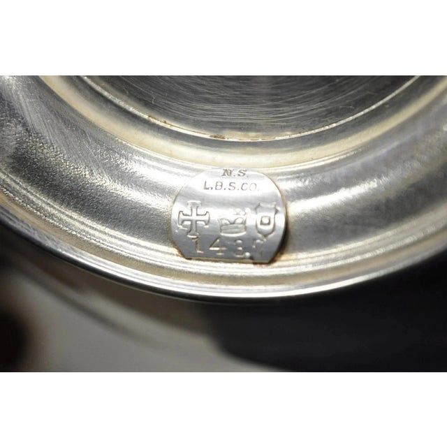 Early 20th Century l.b.s. Co. English Sheffield Round Silver Plated Twin Handle Shallow Bowl Dish For Sale - Image 10 of 10