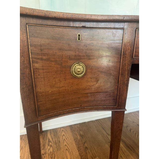 18th Century Georgian Mahogany Serpentine Sideboard c1780. Excellent condition.