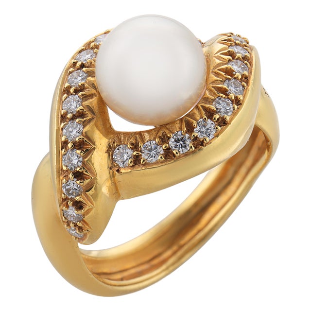 Vintage Pearl Diamond 18k Yellow Gold Ring, Size 6 For Sale