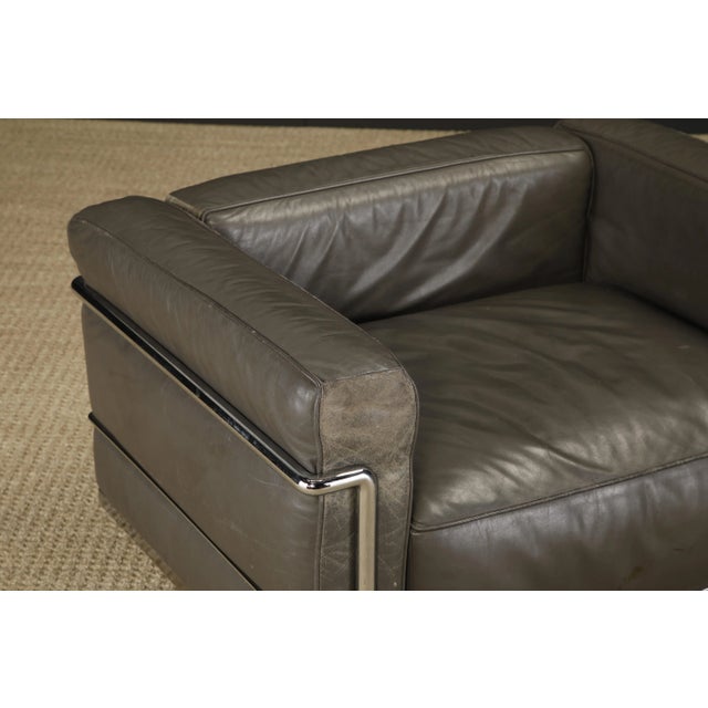 Early Year Grey Leather 'LC3' Club Chairs by Le Corbusier for Cassina, Signed - A Pair For Sale - Image 11 of 12