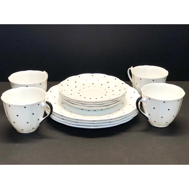 **Vintage Royal Standard Bone China Tea Set – England – Plates, Tea Cups & Saucers – Set of 12** Elegant vintage Royal...