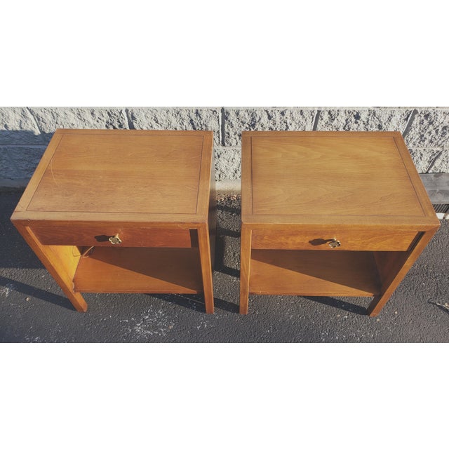 MidCentury Modern Henredon Walnut Bedside Tables Nightstands, a Pair