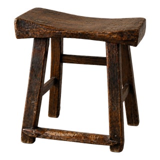 English Primitive Elm Milking Stool with Hand-Shaped Saddle Seat, 17th Century For Sale