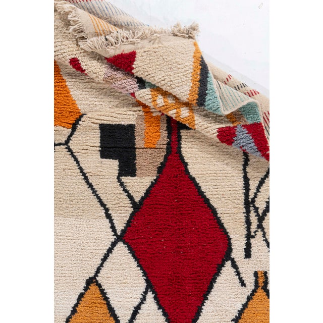 Moroccan White Modern Hand Knotted Rug 5' X 8'6 For Sale - Image 4 of 9