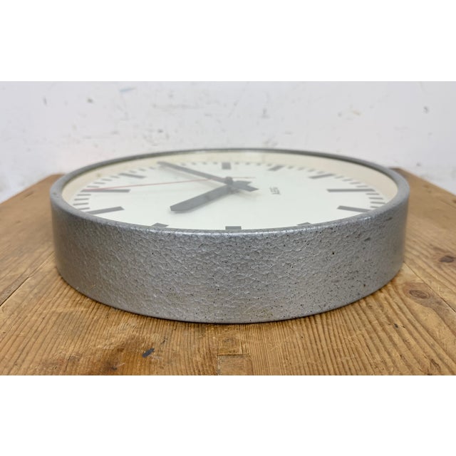 Industrial German Grey Electric Station Wall Clock from Aeg, 1960s For Sale - Image 10 of 16