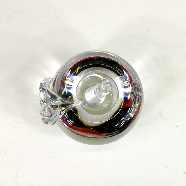 A beautiful paperweight that is crystal clear. No imperfections