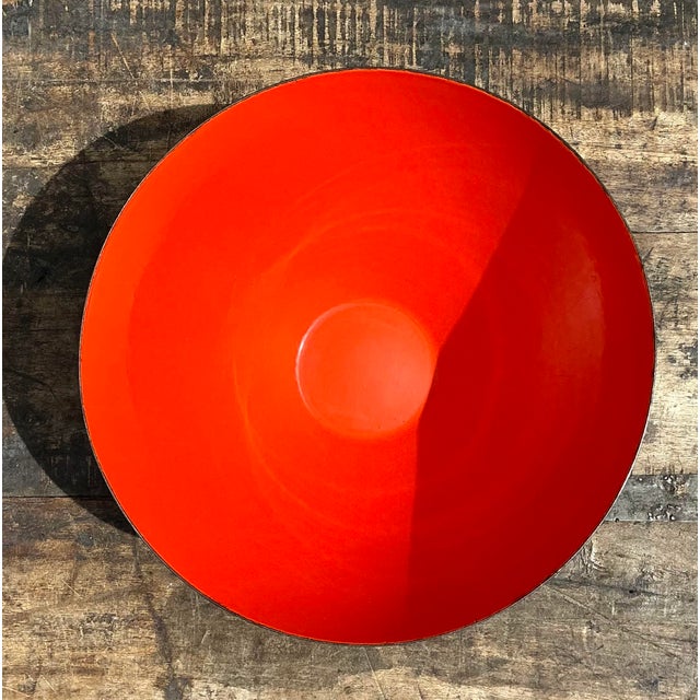 This striking Mid-Century Modern enamel bowl is a definitive example of 1960s minimalist design. Featuring a sophisticated...