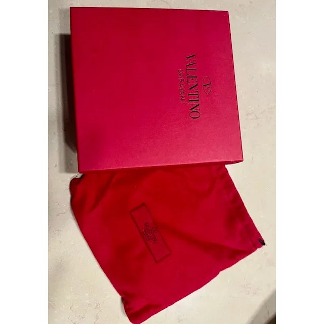 Valentino Rockstud Calfskin Belt, Original Out of Production, Gold-Tone Studs & Buckle, Made in Italy, Brand New For Sale - Image 10 of 12