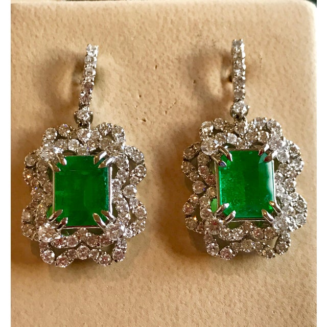 7 Carat Colombian Emerald Cut Emerald Diamond Hanging/Drop Earrings 18Karat Gold For Sale - Image 10 of 18