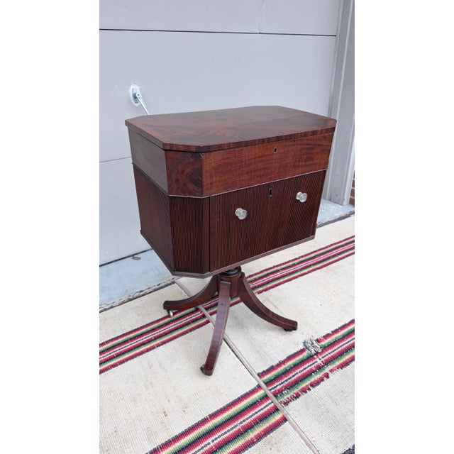 Antique New York Federal Neoclassical Figured Mahogany Lift Top Sewing Stand, Circa 1810s–1820s A superb and visually...