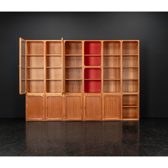 This exceptional wall shelving system from the 1960s, consisting of 13 elements, embodies the perfect balance between...
