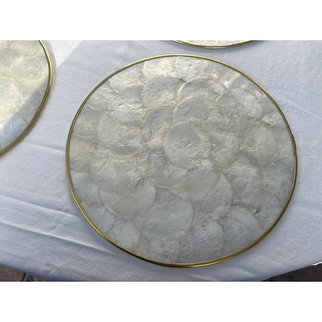 Mid 20th Century Natural Capiz Shell and Cork Round Placemat Chargers With Brass Rims - Set of 6 For Sale In Jacksonville, FL - Image 6 of 12