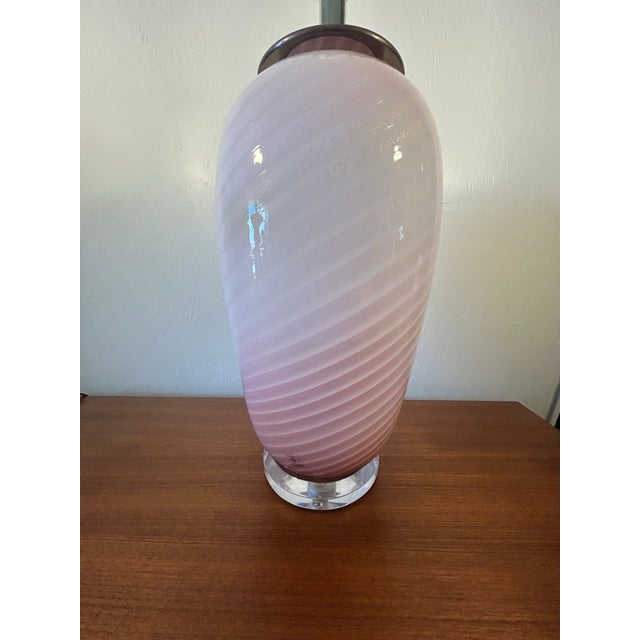 Murano Mid 20th Century Italian Pink Metalic Swirled Murano Table Lamp For Sale - Image 4 of 6