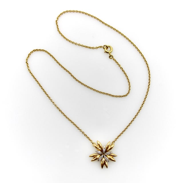 Mid-Century Modern 1950s French 18k Gold Mid-Century Flower Pendant Necklace With Diamonds For Sale - Image 3 of 10