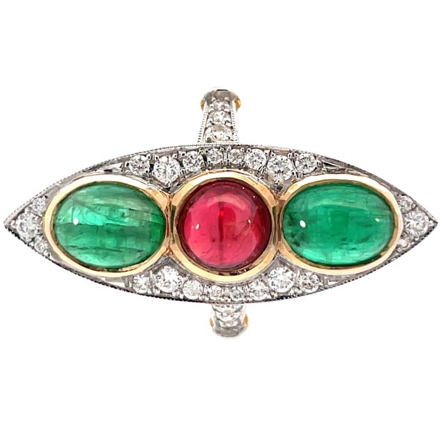 1960s 14k Yellow Gold Burmese No-Heat Red Spinel, Emerald & Diamond Ring, Size 6.5 For Sale In New York - Image 6 of 13