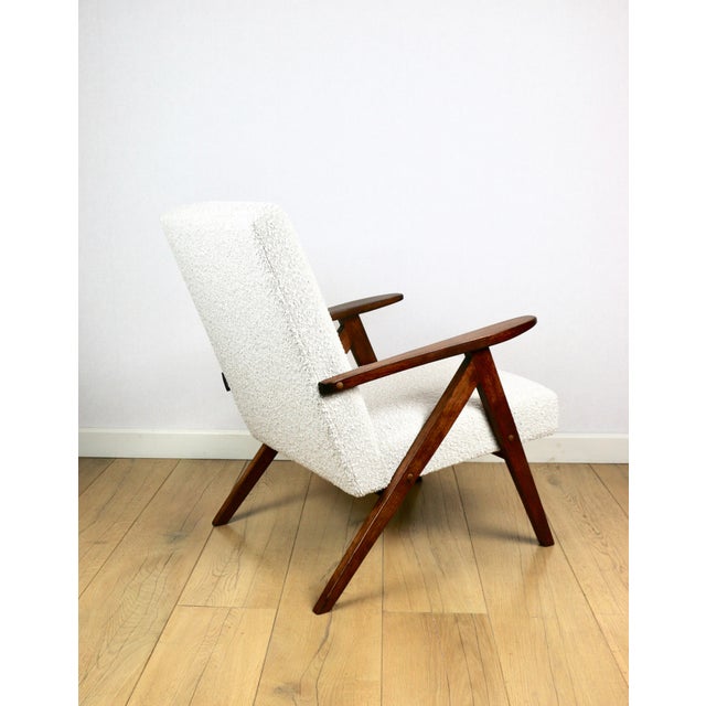 Vintage B-310 VAR Armchair in White Bouclé and Wood, 1970s For Sale - Image 10 of 12