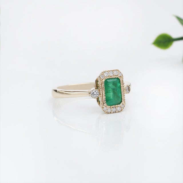 1ct Emerald Ring With Earth Mined Diamonds in Solid 14k Yellow Gold Emerald Cut Size 6.75 For Sale - Image 4 of 6