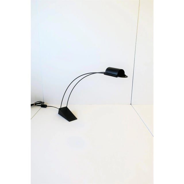 Contemporary Black Minimalist Desk Lamp by Designer Robert Sonneman, Circa 1980s For Sale - Image 3 of 12