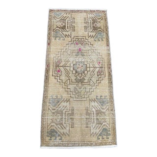 Turkish Yastik Rug 1'5" x 3' For Sale