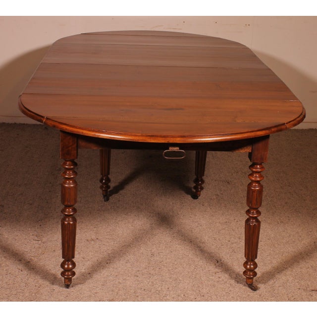 Early 19th Century Extendable Dining Table in Walnut For Sale - Image 9 of 10