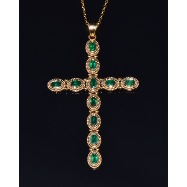 This is a gorgeous natural emerald cross pendant. This finely crafted 18K solid gold pendant features an elaborate beaded...