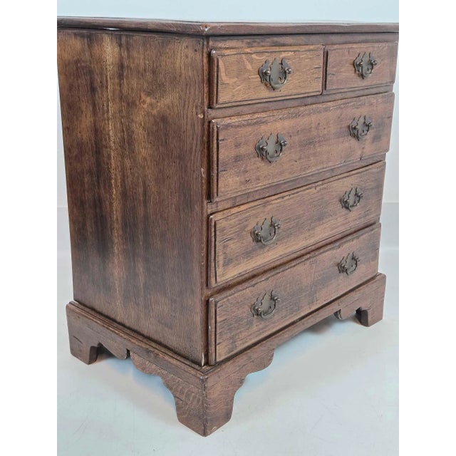 Pair of English Oak Bedside Chests or Bachelor's Chests, Circa 1920 For Sale - Image 13 of 13