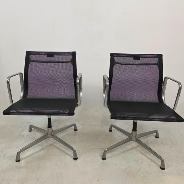 Metal Vintage Netweave Chairs in Aluminium by Charles and Ray Eames for Vitra, 1990s, Set of 7 For Sale - Image 7 of 7