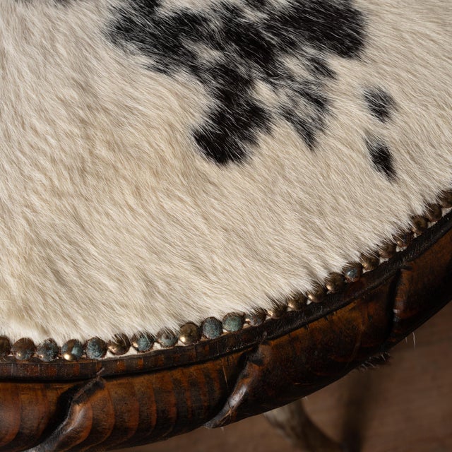 Brown 20th Century Set (5) of Horn and Hide Armchairs, Ottomans and Side Table For Sale - Image 8 of 12