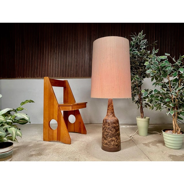 Mid-Century Modern Large German Table Lamp in Ceramic with Wild Silk Lamp Shade, 1960s For Sale - Image 3 of 15