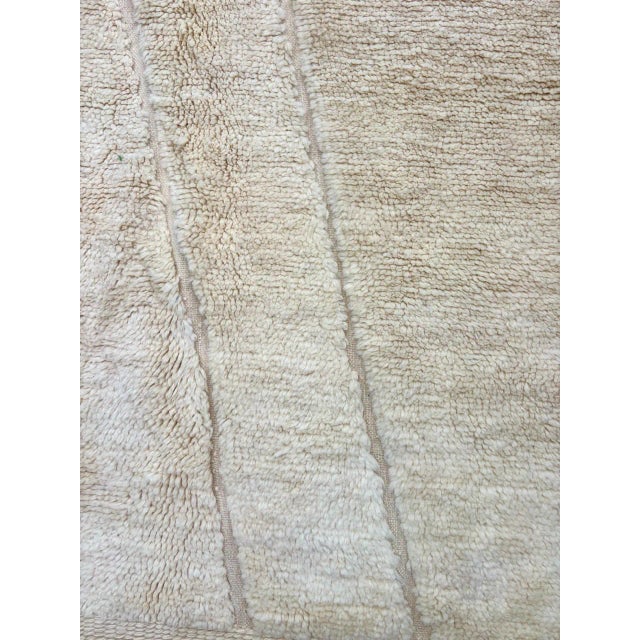 Textile 21th Century Modern Classic White Hand-Knotted Rug For Sale - Image 7 of 8