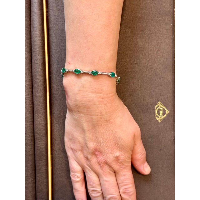 8 Carat Emerald & 1 Carat Diamond Tennis Bracelet 14 Karat White Gold, 7.25" For Sale - Image 9 of 18